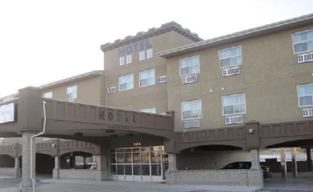 Отель Super 8 By Wyndham Saskatoon Near Downtown Экстерьер фото